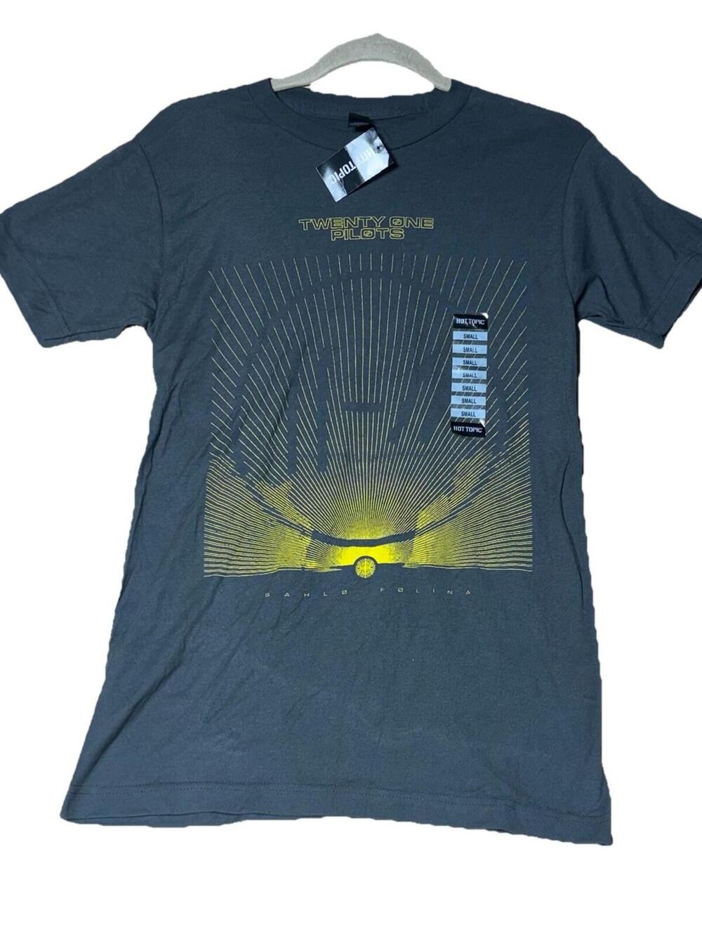 Twenty One Pilots Short Sleeve T-Shirt Size Small Graphic Tee Sahlo Folina NWT